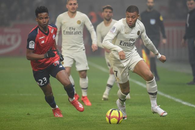 切尔西女足前锋科尔官宣自己与女友梅维斯已怀孕