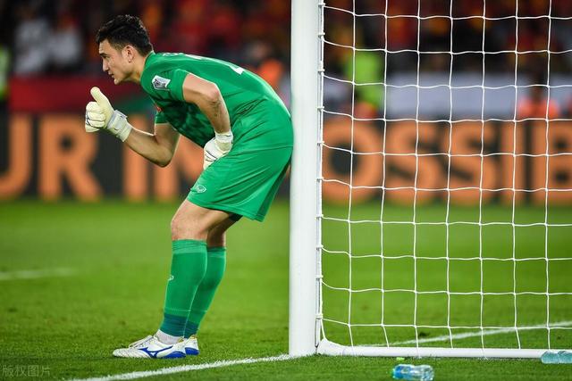 老鹰30分大逆转终结绿军9连胜 尼克斯大胜活塞