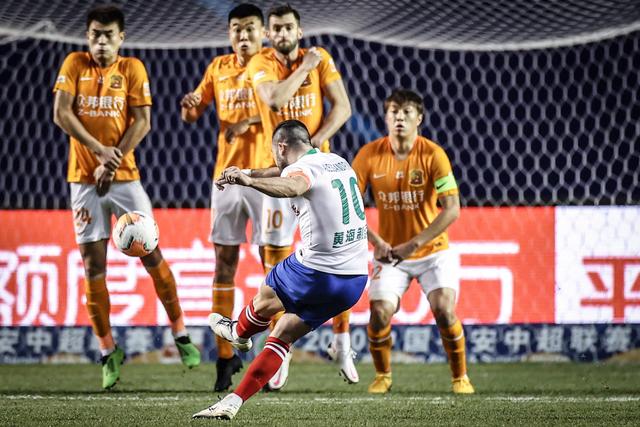 范子铭16+11雷蒙19分 首钢大胜上海总比分1-1